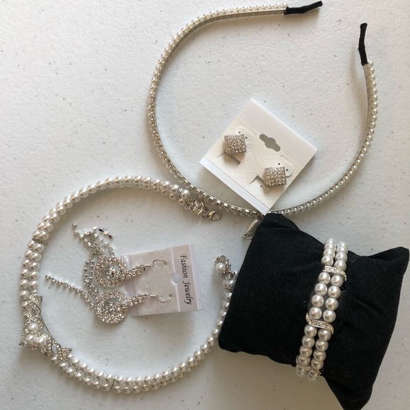 Bundled Pearl Necklace - Picture 2 of 8